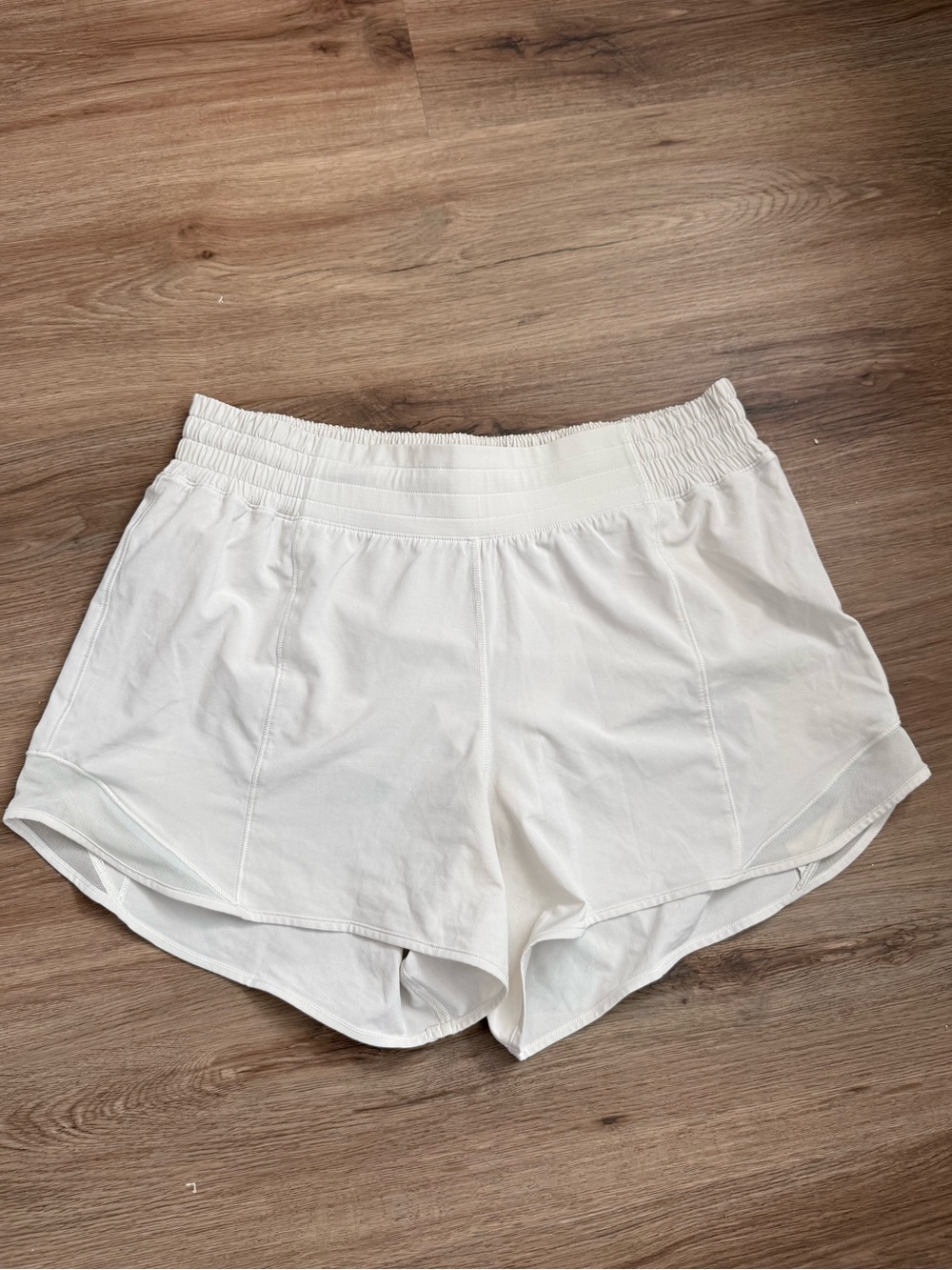 Lululemon Hotty Hot HR Short 4" *Lined BONE 10
